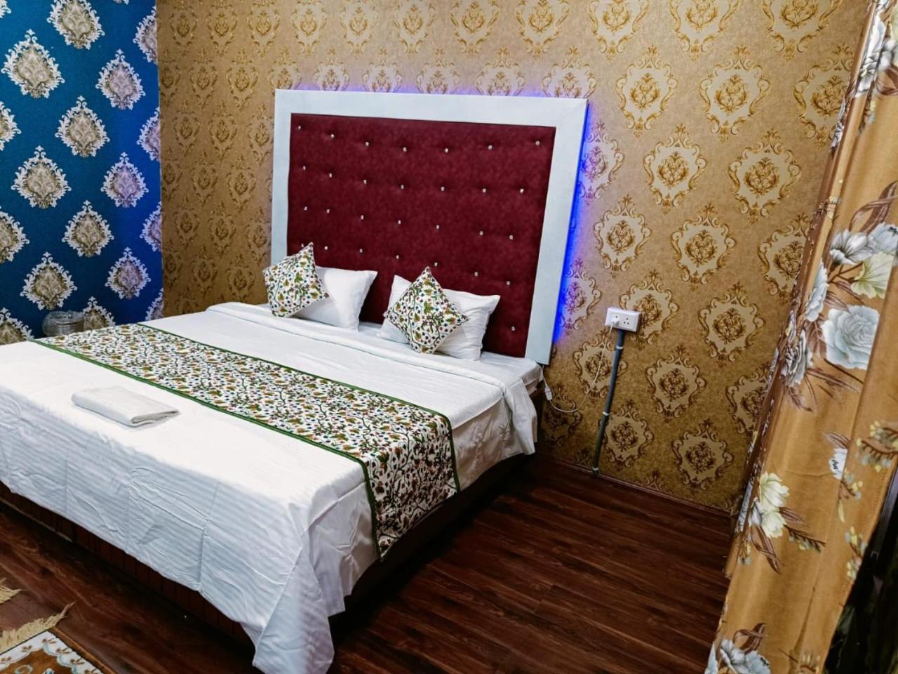 Kashmir Hill Town Hotel Srīnagar Exterior foto